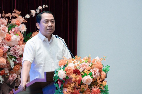 Ông Bùi Sơn Nam - chủ tịch Công đoàn, phó tổng giám đốc Tổng công ty Mobifone - động viên đội bóng Công đoàn Thông tin và Truyền thông trước ngày thi đấu - Ảnh: CÔNG ĐOÀN THÔNG TIN VÀ TRUYỀN THÔNG Ông Bùi Sơn Nam - chủ tịch Công đoàn, phó tổng giám đốc Tổng công ty MobiFone - động viên đội bóng Công đoàn Thông tin và Truyền thông trước ngày thi đấu - Ảnh: BTC