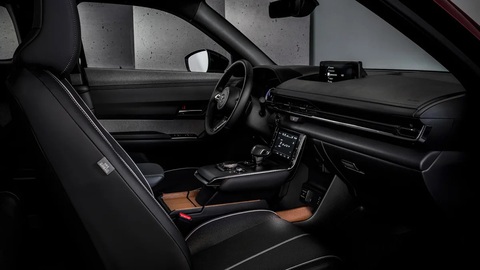 Mazda cập nhật giữa vòng đời cho xe điện đầu tiên, cấp điện cho cả gia đình 9 ngày liên tục - Ảnh 2. Ngoài nâng cấp mảng truyền động, bản facelift của Mazda MX-30 không mang tới cải tiến gì rõ rệt trong thiết kế - Ảnh: Autoblog