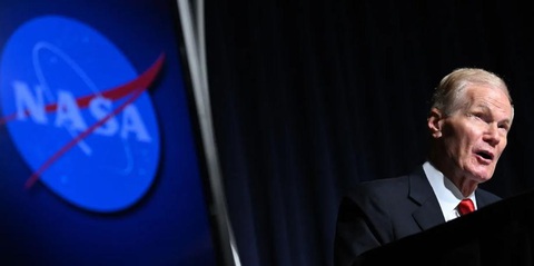 NASA chính thức giữ vai trò 'đầu tàu' trong việc tìm kiếm UFO - Ảnh 1. Giám đốc NASA Bill Nelson phát biểu trong cuộc họp báo về các hiện tượng dị thường chưa xác định tại trụ sở NASA ở Washington, DC, vào ngày 14-9 - Ảnh: AFP
