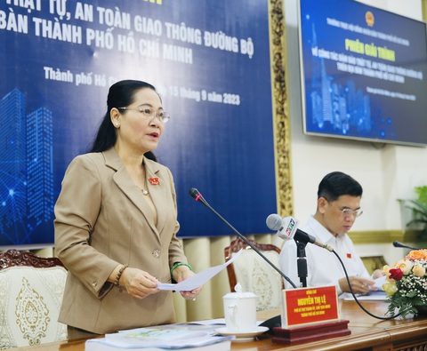 Chủ tịch HĐND TP.HCM: Ưu tiên bố trí vốn cho dự án kéo giảm ùn tắc giao thông - Ảnh 1. Chủ tịch HĐND TP Nguyễn Thị Lệ đề nghị khắc phục các hạn chế trong quản lý trật tự đô thị, quản lý lòng đường vỉa hè - Ảnh: CTV