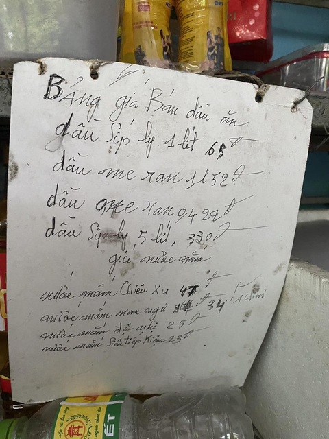 Ảnh vui 15-9: Bánh trung thu khuyến mãi - Mua 1 hộp được 4 cái - Ảnh 7. Một chiếc bảng giá "đáng yêu" của bà nội.