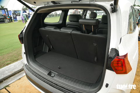 Hyundai Custin ra mắt Việt Nam: Giá từ dưới 1 tỉ khiến Kia Carnival phải dè chừng - Ảnh 10. Hyundai Custin ra mắt Việt Nam: Giá từ dưới 1 tỉ khiến Kia Carnival phải dè chừng - Ảnh 10.