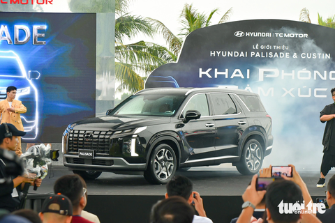 Hyundai Palisade 2023 ra mắt với giá thấp bất ngờ - Ảnh 1. Hyundai Palisade 2023 là bản nâng cấp giữa vòng đời, ngoại thất chỉ được tinh chỉnh - Ảnh: LÊ HOÀNG