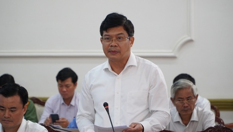 TP.HCM: Nhiều dự án giao thông kéo dài hoặc tạm ngưng gây ùn ứ - Ảnh 2. Phó trưởng Ban chuyên trách Ban An toàn giao thông Nguyễn Thành Lợi phát biểu tại buổi làm việc - Ảnh: L.V.