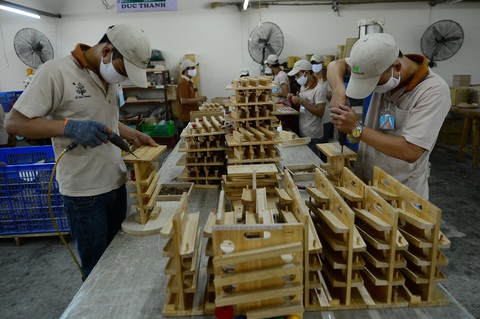 Sản xuất đồ dùng nhà bếp, đồ gia dụng, đồ chơi trẻ em tại Công ty gỗ Đức Thành, TP.HCM - Ảnh: QUANG ĐỊNH Sản xuất đồ dùng nhà bếp, đồ gia dụng, đồ chơi trẻ em tại Công ty gỗ Đức Thành, TP.HCM - Ảnh: QUANG ĐỊNH