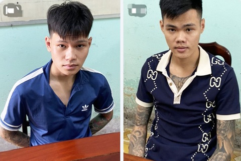 Tạm giữ 2 thanh niên cho vay lãi suất hơn 30% mỗi tháng ở Long An - Ảnh 1. Giang và Vân bị tạm giữ để điều tra hoạt động "tín dụng đen" với lãi suất hơn 30% mỗi tháng - Ảnh: AN LONG