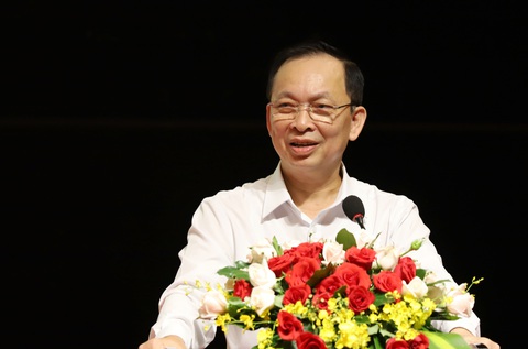 Ông Đào Minh Tú: 'Không ngân hàng nào dám lừng khừng không giảm lãi suất' - Ảnh 1. Phó thống đốc Ngân hàng Nhà nước Việt Nam Đào Minh Tú phát biểu tại hội nghị - Ảnh: CHÍ QUỐC