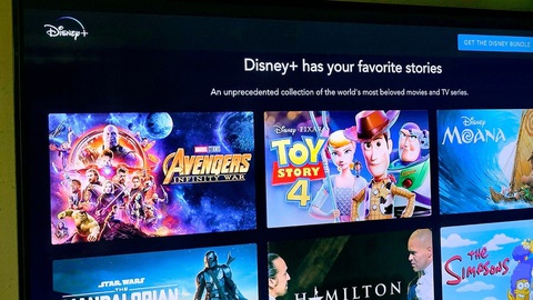 Disney+ bỏ nhiều tiền để cạnh tranh Netflix - Ảnh: AP Disney+ bỏ nhiều tiền để cạnh tranh Netflix - Ảnh: AP