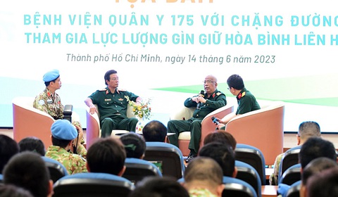 Tiễn biệt vị tướng tài - ông Năm Vịnh - Ảnh 1. Thượng tướng Nguyễn Chí Vịnh (thứ hai từ phải sang) dự một sự kiện ở Bệnh viên Quân y 175, TP.HCM vào tháng 6-2023 - Ảnh: DUYÊN PHAN