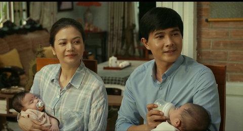 Vợ chồng Công và Phương trong phim Gia đình mình vui bất thình lình bất ngờ sau 3 năm có cặp sinh đôi - Ảnh: ĐPCC Vợ chồng Công và Phương trong phim Gia đình mình vui bất thình lình bất ngờ sau 3 năm có cặp sinh đôi - Ảnh: ĐPCC