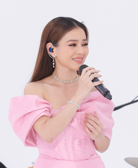 Hải Yến Idol từng 'tác động vật lý' mối tình đầu của mình - Ảnh 2. Hải Yến Idol khiến khán giả bật cười vì tiết lộ từng "tác động vật lý" lên mối tình đầu trước khi rung động