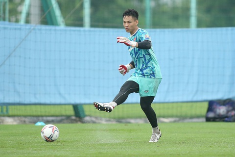 Đội hình Olympic Việt Nam đang có thủ môn Đỗ Sỹ Huy chơi chân ổn và khả năng chỉ đạo hàng thủ - Ảnh: HOÀNG TÙNG Đội hình Olympic Việt Nam đang có thủ môn Đỗ Sỹ Huy chơi chân ổn và khả năng chỉ đạo hàng thủ - Ảnh: HOÀNG TÙNG