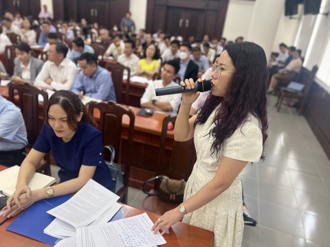 Có nghị quyết 98, doanh nghiệp mong TP Thủ Đức giải quyết nhanh hồ sơ - Ảnh 3. Đại diện doanh nghiệp trao đổi tại hội nghị - Ảnh: TIẾN LONG