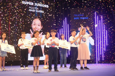 Speak Up 2023: Khởi động mùa tranh tài đẳng cấp toàn quốc - Ảnh 2. Nhật Dương trên sân khấu Speak Up 2022