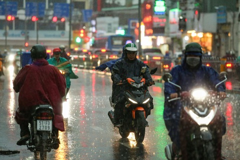 Thời tiết hôm nay 16-9: Nhiều nơi ngày mưa rào, chiều tối có mưa to - Ảnh 1. Hôm nay 16-9, thời tiết cả nước có mưa rào, chiều tối vài nơi mưa to - Ảnh: PHƯƠNG QUYÊN