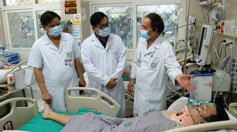 Bệnh nhân đang được điều trị tích cực tại Bệnh viện Bạch Mai - Ảnh: BVCC Bệnh nhân vụ cháy chung cư mini đang được điều trị tích cực tại Bệnh viện Bạch Mai - Ảnh: BVCC