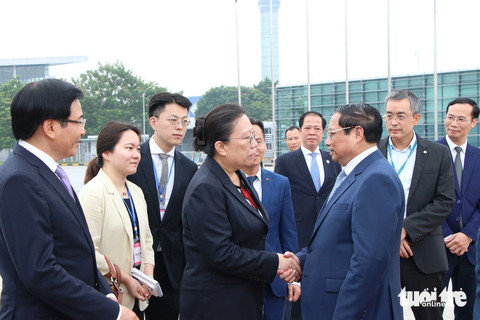 Thủ tướng Phạm Minh Chính lên đường đến Trung Quốc - Ảnh 1. Bà Hy Tuệ, công sứ Đại sứ quán Trung Quốc tại Việt Nam ra tiễn Thủ tướng Phạm Minh Chính - Ảnh: DUY LINH