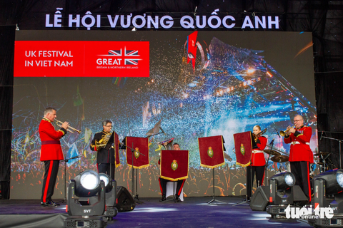 Chương trình khai mạc gây ấn tượng với điểm nhấn là ban nhạc quân đội Vương quốc Anh - Ảnh: NGỌC ĐỨC Chương trình khai mạc gây ấn tượng với điểm nhấn là ban nhạc quân đội Vương quốc Anh - Ảnh: NGỌC ĐỨC