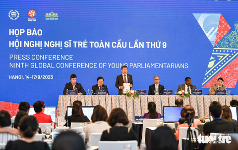 Ông Vũ Hải Hà, chủ nhiệm Uỷ ban Đối ngoại của Quốc hội, thông báo kết quả Hội nghị nghị sĩ trẻ toàn cầu lần thứ 9 - Ảnh: NAM TRẦN Ông Vũ Hải Hà, chủ nhiệm Ủy ban Đối ngoại của Quốc hội, thông báo kết quả Hội nghị nghị sĩ trẻ toàn cầu lần thứ 9 - Ảnh: NAM TRẦN