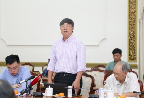 Chuyên gia nêu khó khăn trong việc thu hút nhà đầu tư chiến lược vào TP.HCM - Ảnh 2. Chuyên gia Nguyễn Xuân Thành nêu ý kiến tại phiên họp - Ảnh: THẢO LÊ