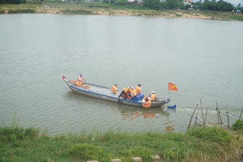 Quảng Nam khởi công cầu Văn Ly nối đôi bờ sông Thu Bồn hơn 570 tỉ đồng - Ảnh 4. Cầu Văn Ly sau khi hoàn thành sẽ xóa bỏ bến đò ngang trên sông Thu Bồn - Ảnh: LÊ TRUNG