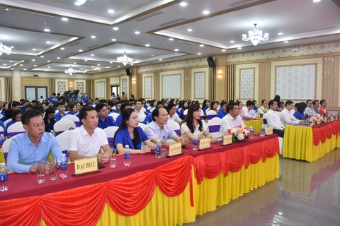 Tiềm năng to lớn từ kinh tế số để quảng bá sản phẩm OCOP - Ảnh 2. Các đại biểu và thanh niên Hà Tĩnh tham dự diễn đàn - Ảnh: L.M.