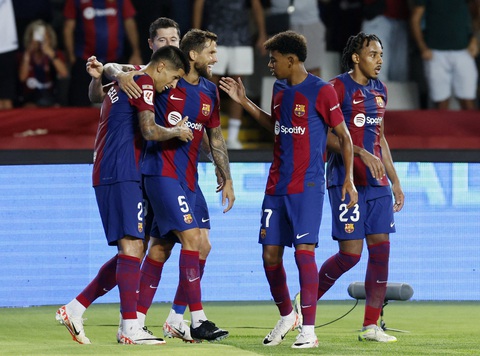 Điểm tin thể thao sáng 17-9: Ronaldo ghi bàn thắng đẹp, Barca đại thắng - Ảnh 4. Barca ăn mừng sau khi chiến thắng 5-0 trước Real Betis - Ảnh: Reuters