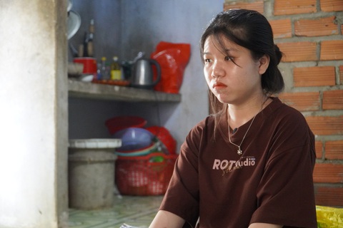 Lê Thị Thuý Hằng - tân sinh viên ngành Tài chính Ngân hàng - Trường Đại học Nha Trang - Ảnh: TRẦN HƯỚNG Lê Thị Thúy Hằng - tân sinh viên ngành tài chính - ngân hàng Trường đại học Nha Trang - Ảnh: TRẦN HƯỚNG