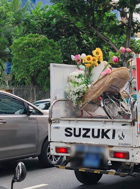 Ảnh vui 17-9: Tạm biệt 'mùa thu Hà Nội' - Ảnh 1. Ai cũng muốn được một lần tận hưởng "mùa thu Hà Nội".