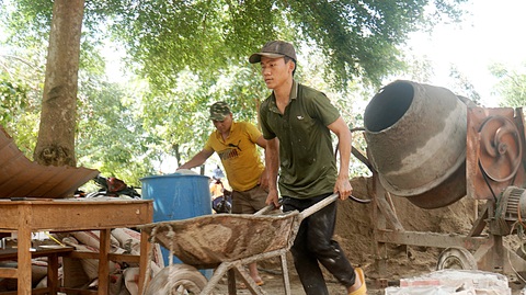 "Sùng A Giàng đậu đại học rồi làng ơi" - Ảnh 1. Sùng A Giàng, tân sinh viên mồ côi cha mẹ, làm thuê nuôi ba em đang tuổi ăn học