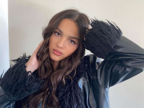 Olivia Rodrigo: rock trong lớp vải ren - Ảnh 1. Olivia Rodrigo - Ảnh: Byrdie