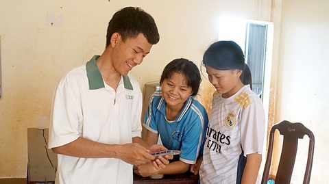 "Sùng A Giàng đậu đại học rồi làng ơi" - Ảnh 6. Niềm vui của ba anh em Giàng khi nhận thông tin đậu đại học