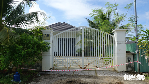 Cận cảnh cưỡng chế 14 căn biệt thự ở Phú Quốc - Ảnh 6. Sau cưỡng chế 14 căn biệt thự này, 6 căn biệt thự khác cũng đã có quyết định cưỡng chế - Ảnh: CHÍ CÔNG