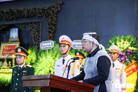 Tiễn biệt Thượng tướng Nguyễn Chí Vịnh - vị tướng có tầm nhìn chiến lược - Ảnh 5. Con trai trưởng của Thượng tướng Nguyễn Chí Vịnh phát biểu cảm tạ - Ảnh: NGUYỄN KHÁNH