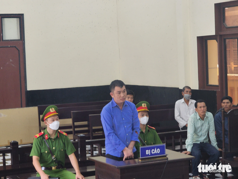 Lãnh 10 năm tù vì dùng búa đánh người tình bị thương nặng - Ảnh 1. Trần Quốc Phú tại phiên tòa xét xử sơ thẩm - Ảnh: HOÀI THƯƠNG