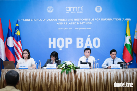 Nghĩ cách bảo vệ công dân trước tin giả, tin sai sự thật - Ảnh 2. Buổi họp báo cung cấp thông tin về Hội nghị Bộ trưởng Thông tin ASEAN lần thứ 16 và các hội nghị liên quan - Ảnh: TẤN LỰC