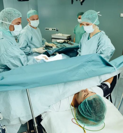 Kiện bệnh viện vì cho mình xem vợ mổ đẻ - Ảnh 1. Kiện bệnh viện vì cho mình xem vợ mổ đẻ - Ảnh 1.