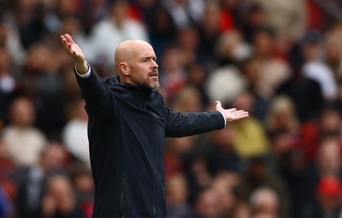 Man United giật lùi - Ảnh 1. HLV Erik Ten Hag phải chịu trách nhiệm cho sự thụt lùi của Man United - Ảnh: Reuters