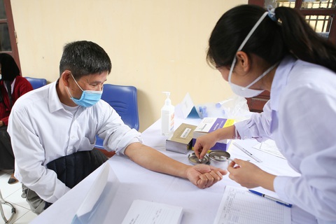 Bên cạnh đơn vị thực hiện tốt, Bảo hiểm xã hội phát hiện nhiều trường hợp lạm dụng quỹ bảo hiểm y tế - Ảnh: HÀ QUÂN Người bệnh gặp khá nhiều khó khăn trong năm qua do tình trạng thiếu thuốc và vật tư y tế - Ảnh: HÀ QUÂN