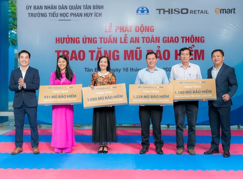 Thiso Retail trao 6.500 mũ bảo hiểm đạt chuẩn cho học sinh quận Gò Vấp và Tân Bình - Ảnh 3. Thiso Retail trao 6.500 mũ bảo hiểm đạt chuẩn cho học sinh quận Gò Vấp và Tân Bình - Ảnh 3.