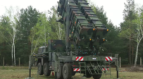 Ukraine tố Nga không kích dữ dội trong đêm vào Kherson, 2 người thiệt mạng - Ảnh 1. Hệ thống phòng không Patriot mà Mỹ viện trợ cho Ukraine - Ảnh: PRAVDA