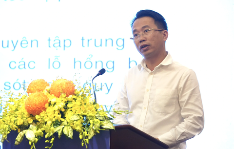 Bóc mẽ những chiêu lừa đảo tiền của tội phạm mạng - Ảnh 1. Thượng tá Cao Việt Hùng - phó trưởng Phòng 4 Cục An ninh mạng và Phòng chống tội phạm sử dụng công nghệ cao Bộ Công an - chia sẻ các thủ đoạn lừa đảo tội phạm mạng - Ảnh: HỮU HẠNH