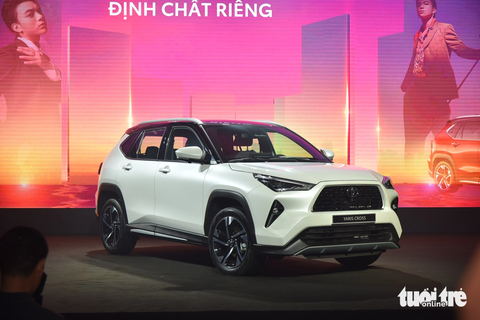 Toyota Yaris Cross ra mắt Việt Nam - Ảnh 1. Yaris Corss thuộc phân khúc SUV/Crossover cỡ B, nhỏ hơn Corolla Cross. Xe hiện có mặt ở các hệ thống đại lý - Ảnh: LÊ HOÀNG