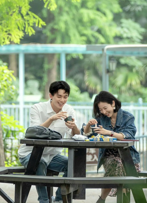 Những lý do không thể bỏ lỡ 'Chỉ có thể là tình yêu' của Ngô Lỗi - Châu Vũ Đồng - Ảnh 2. Chỉ có thể là tình yêu là một bộ phim tình cảm lãng mạn, được chấp bút bởi biên kịch Trương Anh Cơ - người đứng sau thành công của Ba mươi chưa phải là hết.