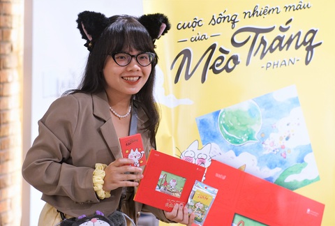 Cuộc sống nhiệm màu của Mèo Trắng thu hút nhiều độc giả yêu thích từ instagram đến ngoài đời Cuộc sống nhiệm màu của Mèo Trắng thu hút nhiều độc giả yêu thích từ instagram đến ngoài đời