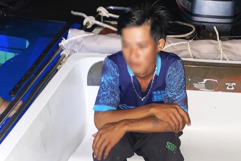 Bị bắn tử vong vì mượn nợ 1,5 triệu đồng không trả - Ảnh 1. Sau hơn 3 giờ gây án, Nguyễn Văn Đương đã đến cơ quan công an đầu thú - Ảnh: T.H.