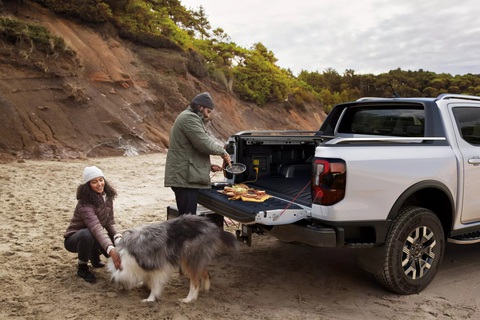 Ford Ranger PHEV ra mắt - Ảnh 11. Ford Ranger PHEV ra mắt - Ảnh 11.