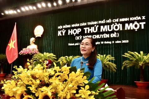 HĐND TP.HCM khai mạc kỳ họp xem xét thông qua gần 100 tờ trình - Ảnh 2. Chủ tịch HĐND TP.HCM Nguyễn Thị Lệ phát biểu khai mạc kỳ họp - Ảnh: T.T.D.