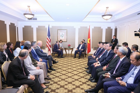 Một bang ở Mỹ muốn mở trung tâm văn hóa người Việt sau chuyến thăm của Thủ tướng Phạm Minh Chính - Ảnh 3. Thủ tướng Chính phủ Phạm Minh Chính tiếp đoàn chính trị gia và doanh nghiệp bang Oregon - Ảnh: DƯƠNG GIANG