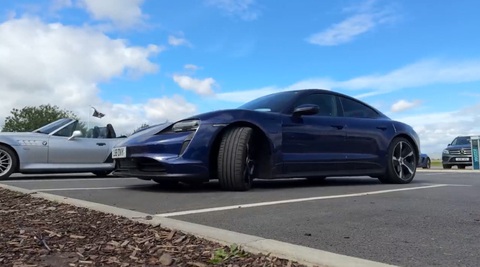 Chủ xe điện Porsche Taycan sốc khi biết chi phí thay pin - Ảnh 1. YouTuber The MacMaster sở hữu một chiếc Porsche Taycan và gần đây đã phải mang đi sửa - Ảnh: The MacMaster/YouTube